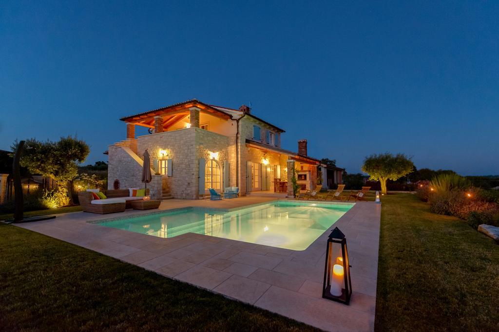 Villa Rajski Dvori Sveti Lovreč Pazenatički エクステリア 写真