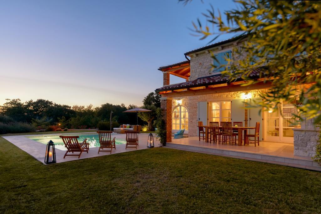 Villa Rajski Dvori Sveti Lovreč Pazenatički エクステリア 写真