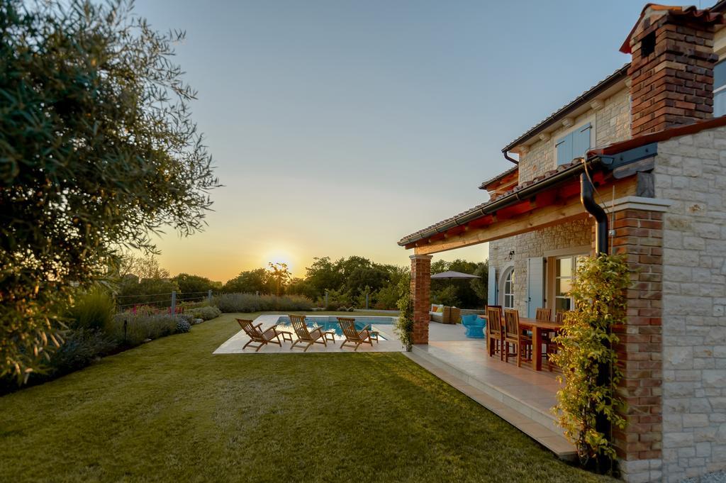 Villa Rajski Dvori Sveti Lovreč Pazenatički エクステリア 写真